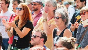 Conférence en plein air aux AMFIS