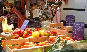 Mormoiron: le marché dominical