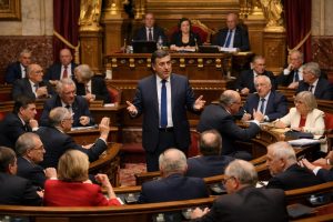 le senat droitier denie le croit des citoyen à choisir leur foin de vie